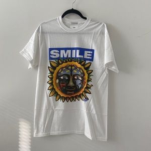 Petals And Peacocks Smile Graphic Tee Size Unisex Medium